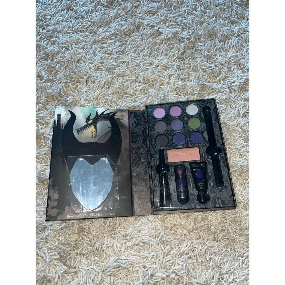 DISNEY VILLAINS  EVIL QUEEN  CAST A SPELL  BEAUTY BOOK